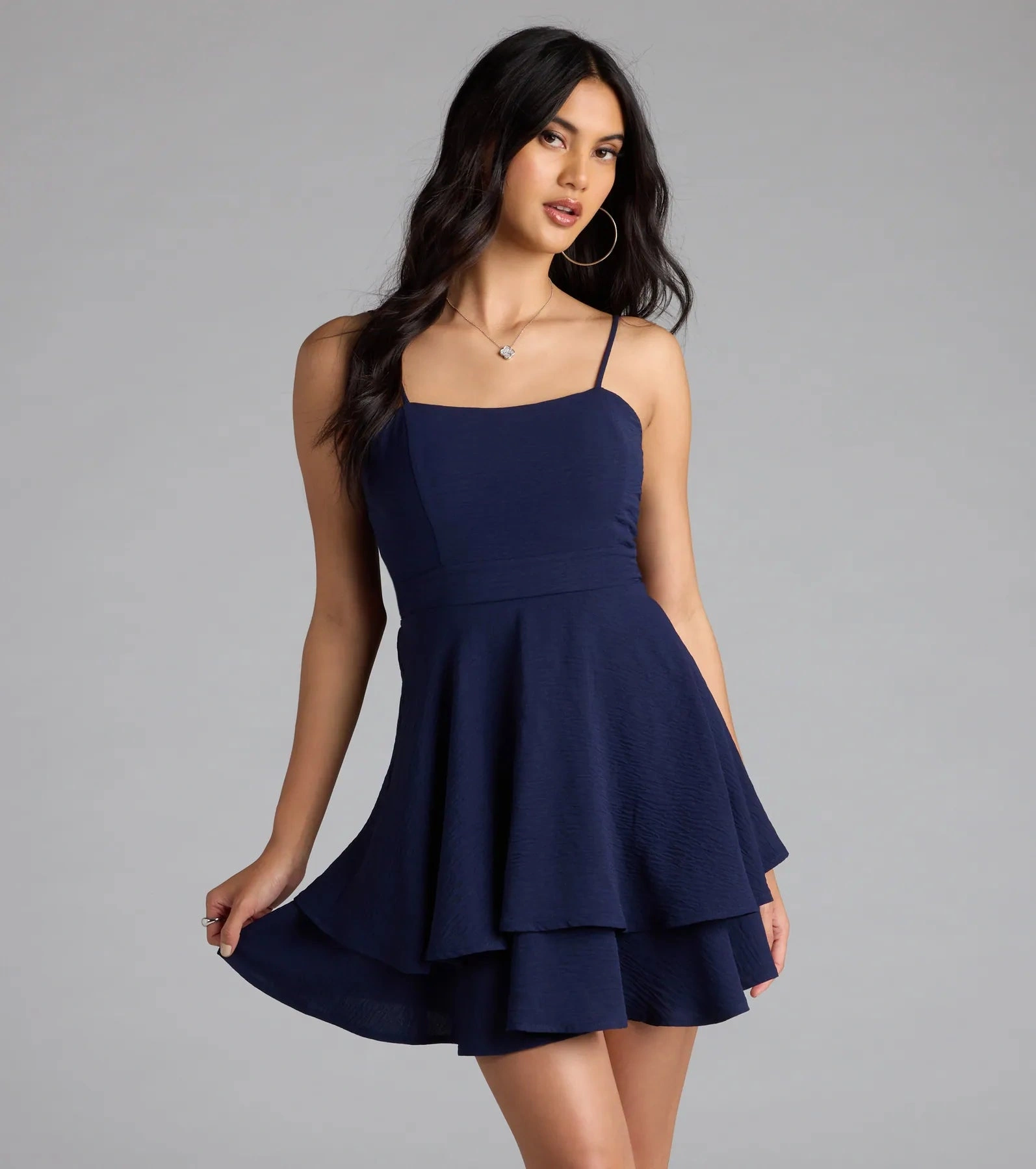 Entzückendes Sommerkleid mit Bindeband und Rüschen für sonnige Tage perfekt für dich